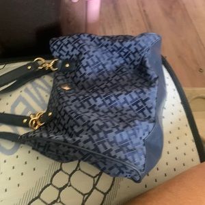 Tommy Hilfiger never worn purse dark blue inside and out medium sized